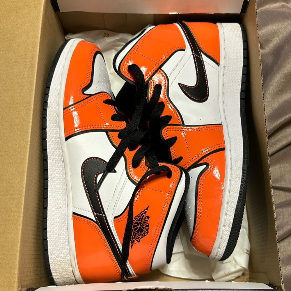 Jordan 1 mid